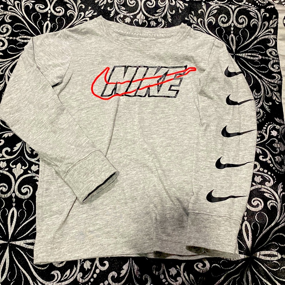 Nike boys size 6M long sleeve T-shirt